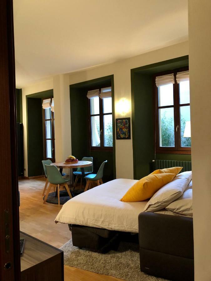 La Via Degli Artisti Apartment Arona Bagian luar foto