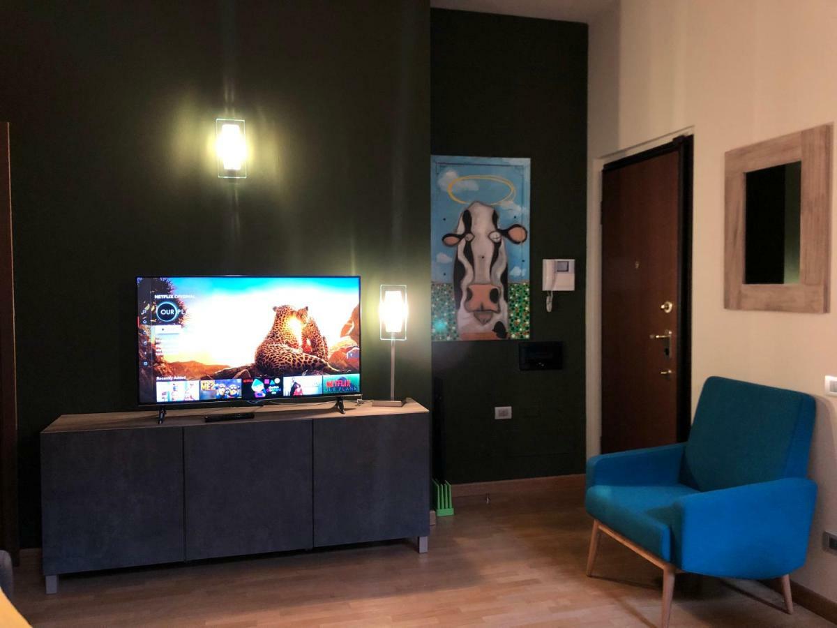 La Via Degli Artisti Apartment Arona Bagian luar foto