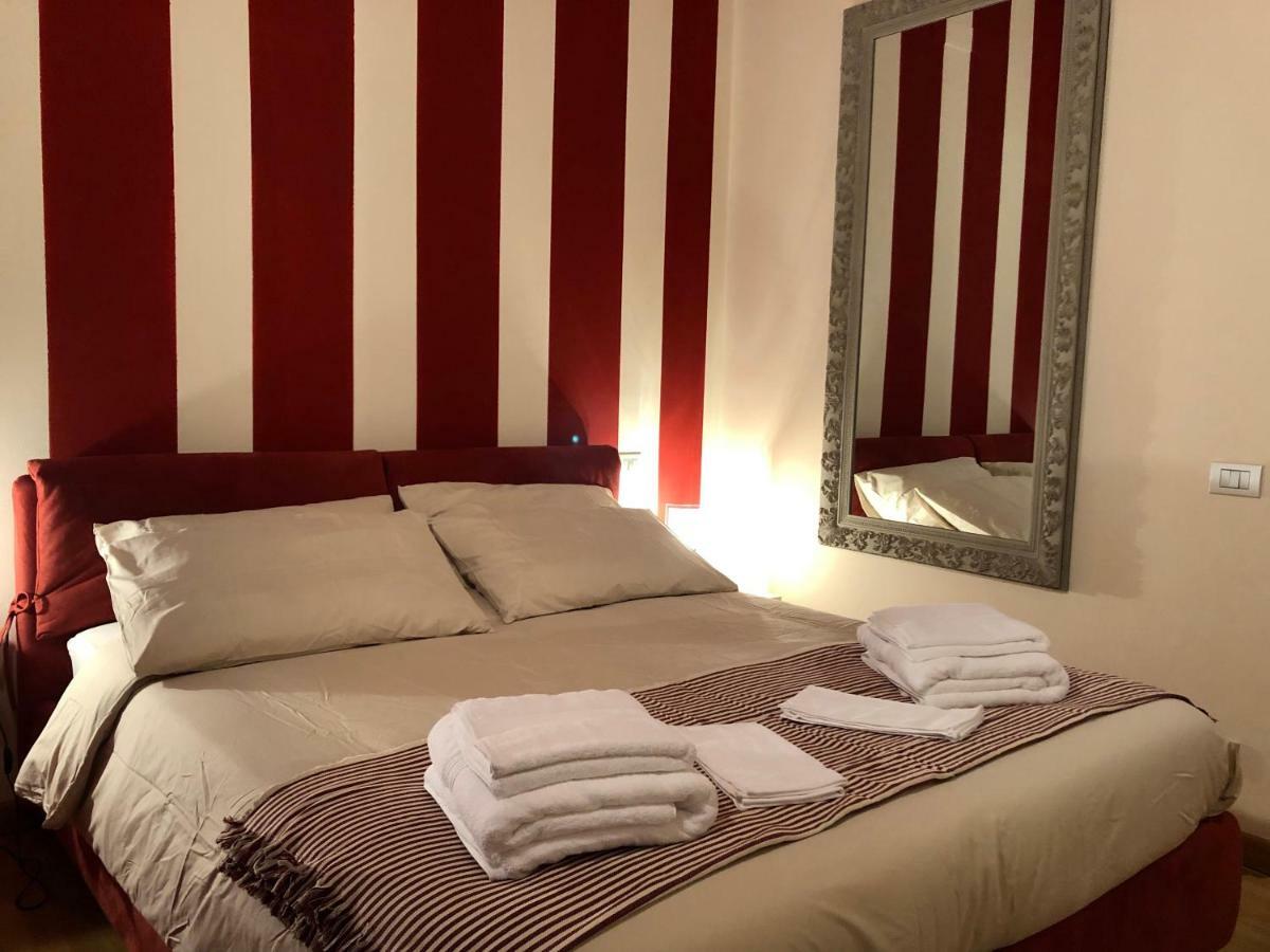 La Via Degli Artisti Apartment Arona Bagian luar foto