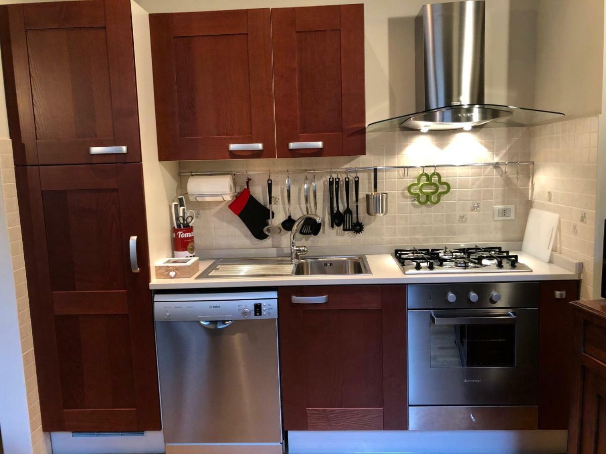 La Via Degli Artisti Apartment Arona Bagian luar foto