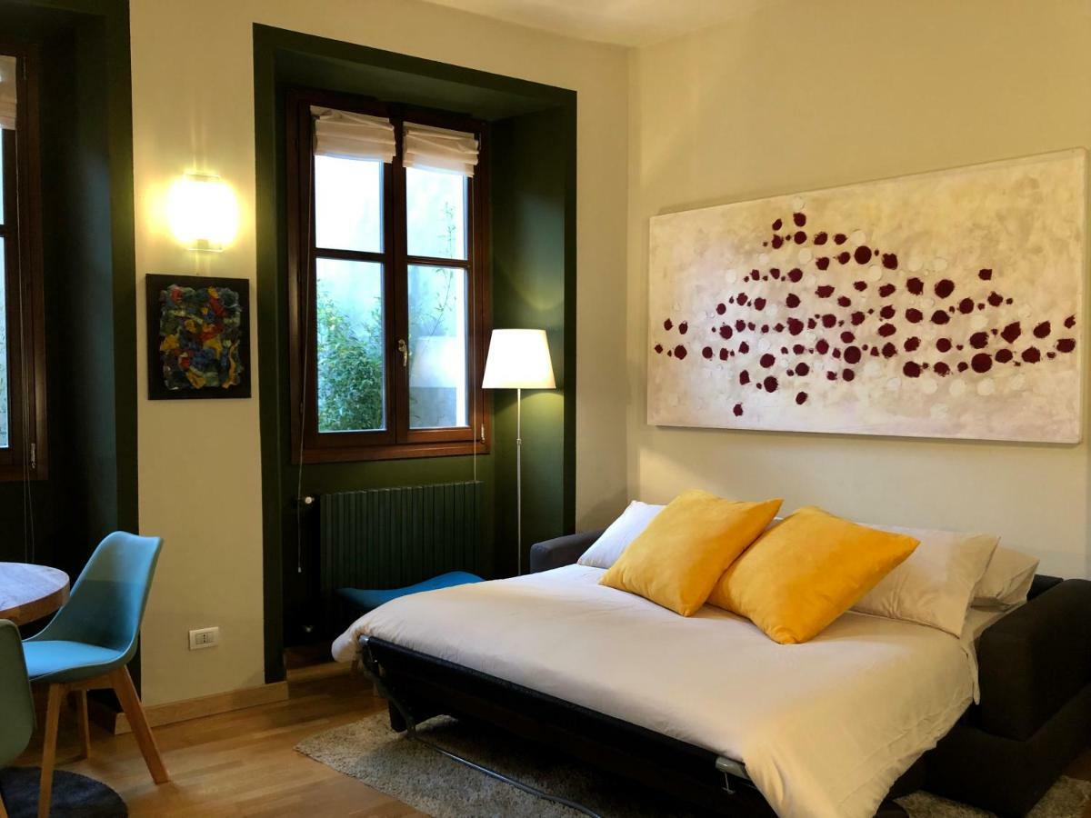 La Via Degli Artisti Apartment Arona Bagian luar foto