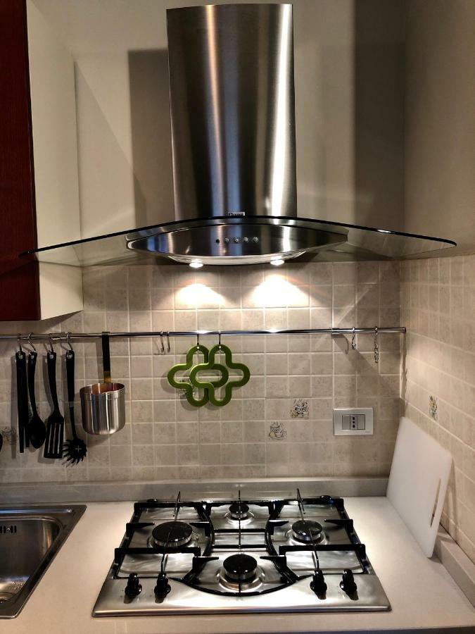 La Via Degli Artisti Apartment Arona Bagian luar foto