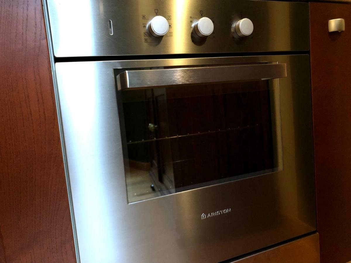 La Via Degli Artisti Apartment Arona Bagian luar foto