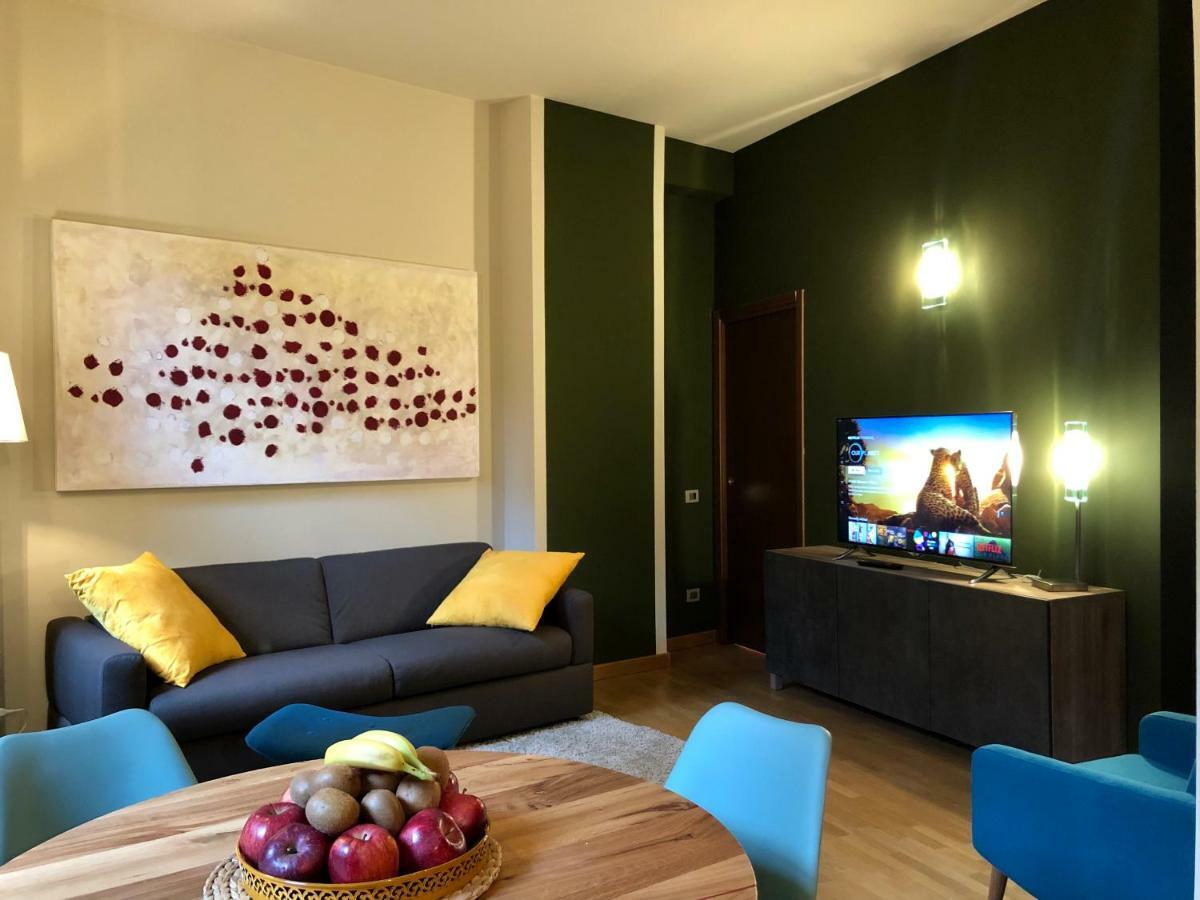 La Via Degli Artisti Apartment Arona Bagian luar foto