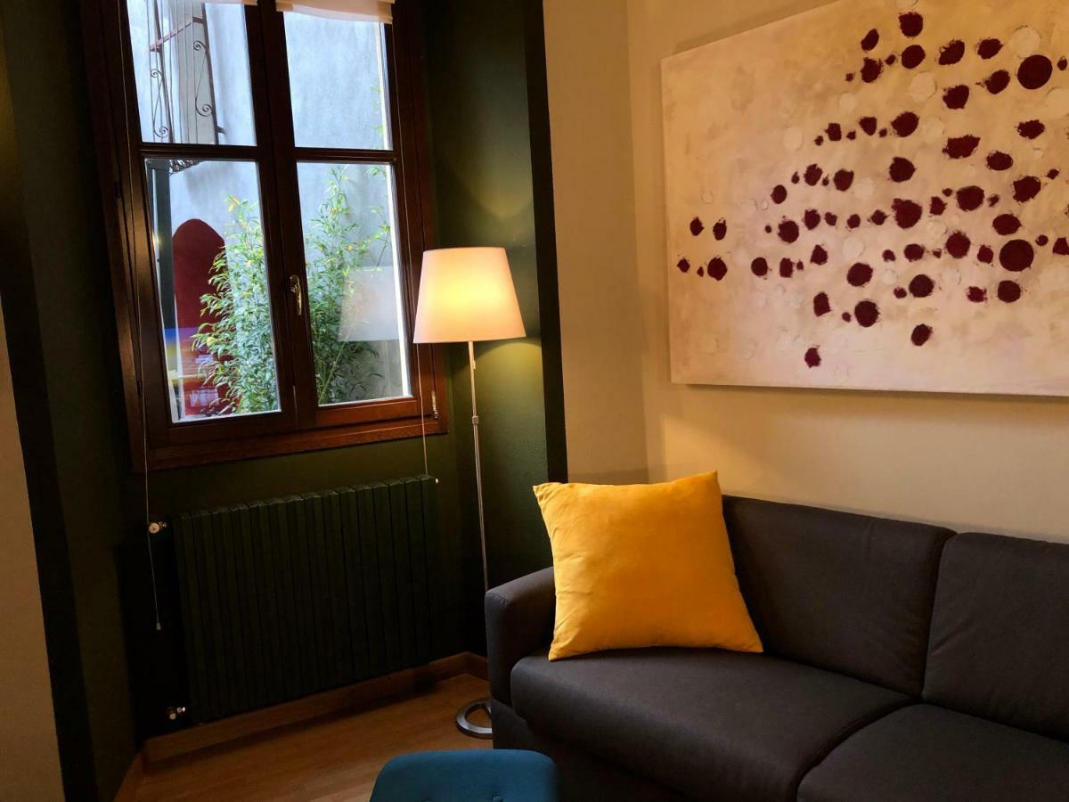 La Via Degli Artisti Apartment Arona Bagian luar foto