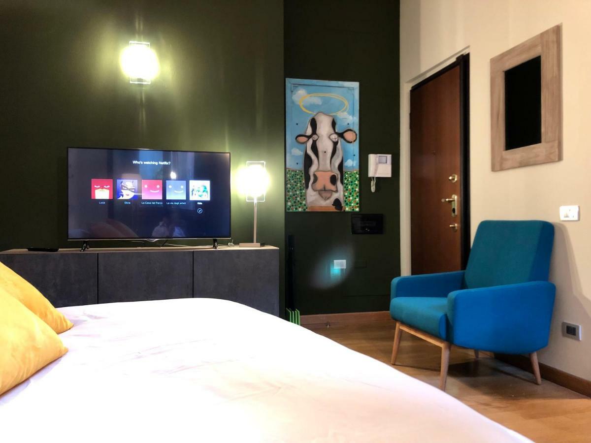 La Via Degli Artisti Apartment Arona Bagian luar foto