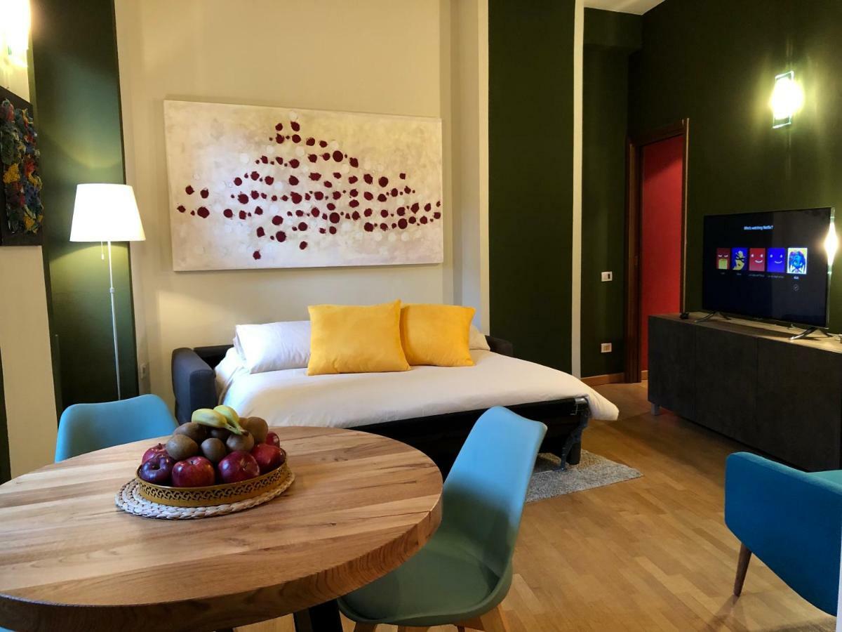 La Via Degli Artisti Apartment Arona Bagian luar foto