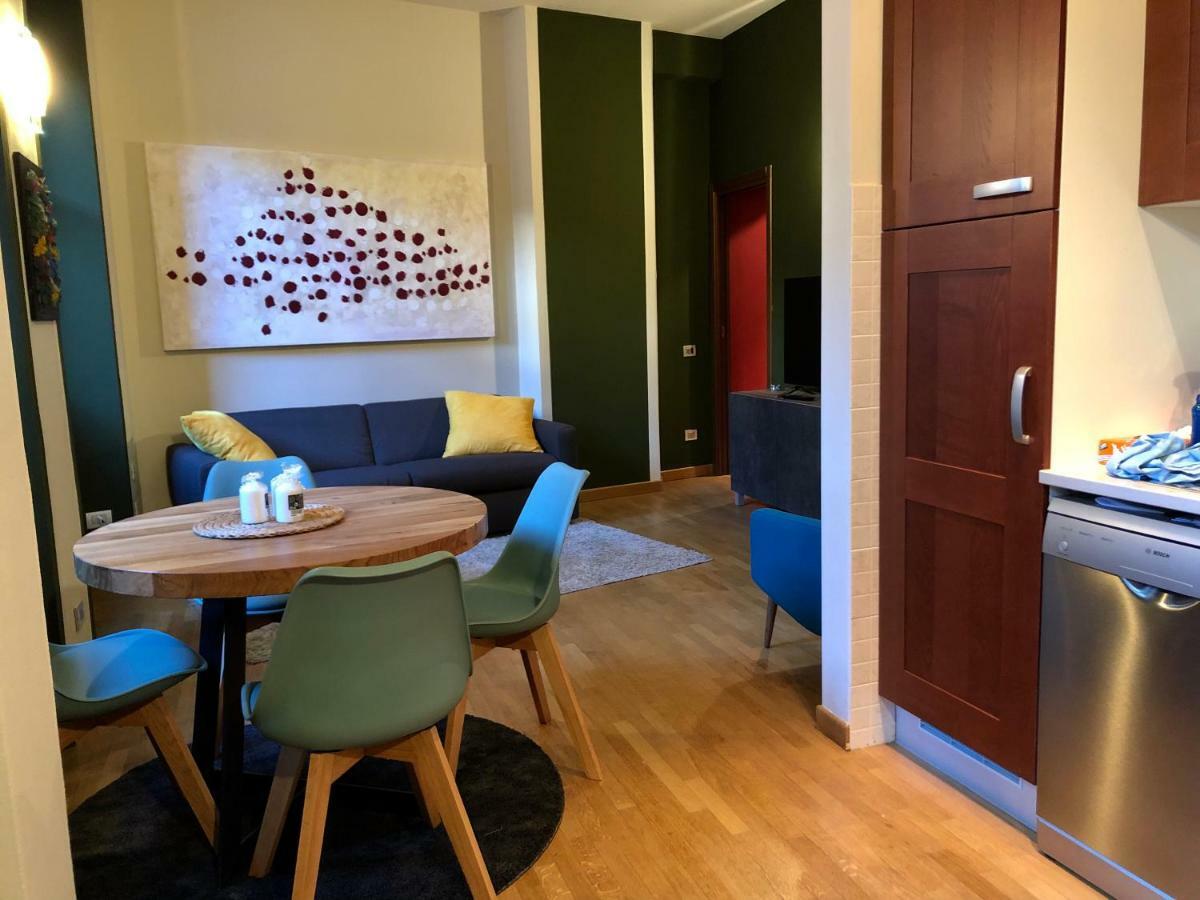 La Via Degli Artisti Apartment Arona Bagian luar foto