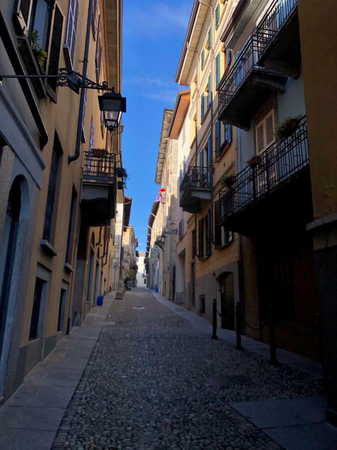 La Via Degli Artisti Apartment Arona Bagian luar foto