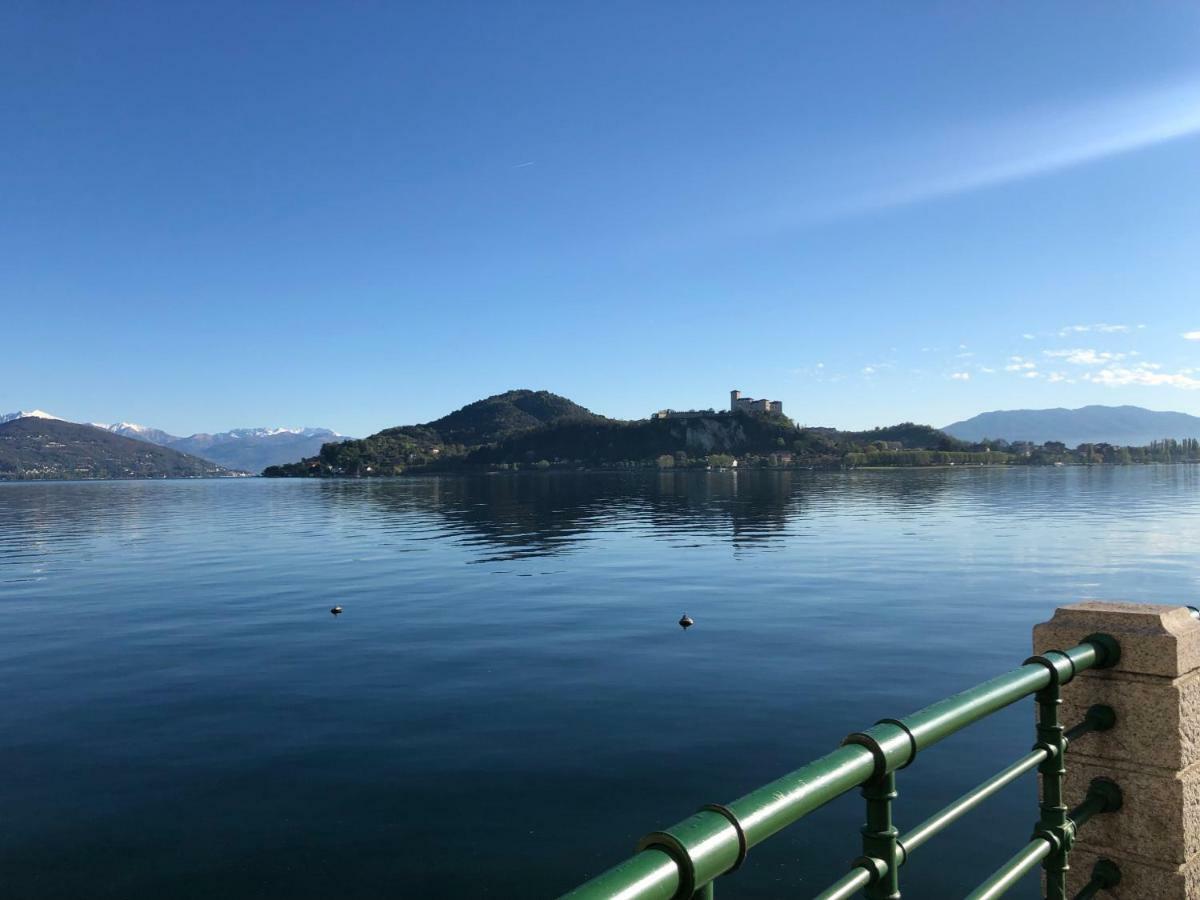 La Via Degli Artisti Apartment Arona Bagian luar foto