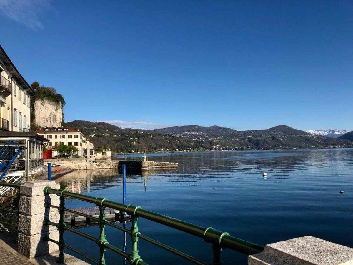 La Via Degli Artisti Apartment Arona Bagian luar foto
