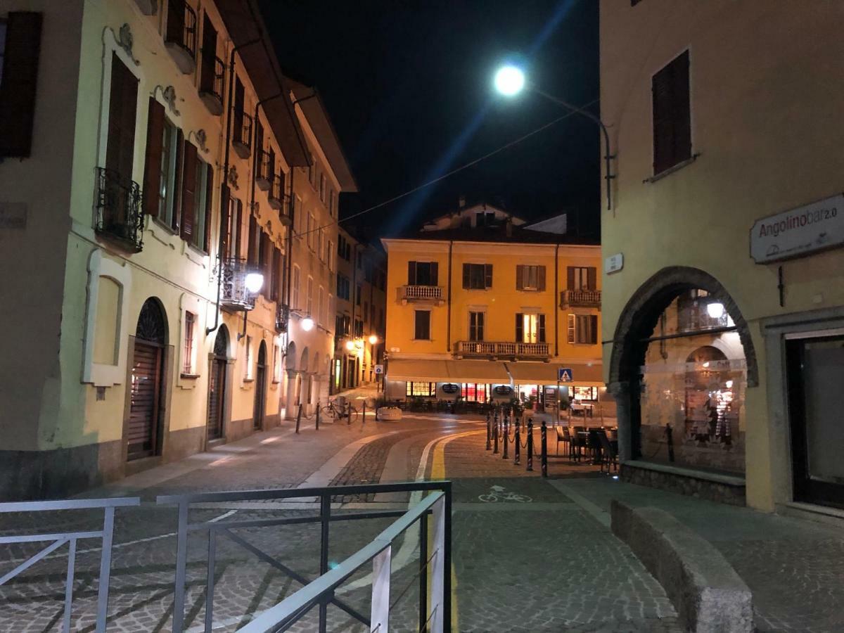 La Via Degli Artisti Apartment Arona Bagian luar foto