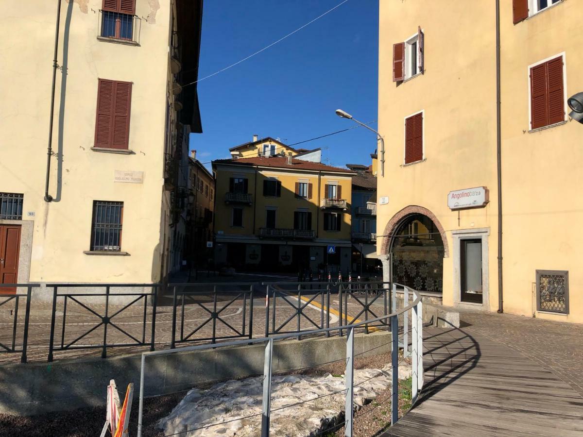La Via Degli Artisti Apartment Arona Bagian luar foto