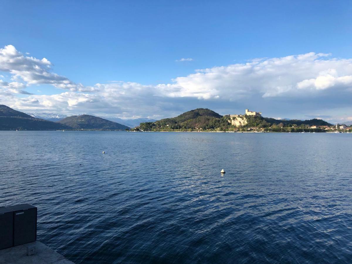 La Via Degli Artisti Apartment Arona Bagian luar foto